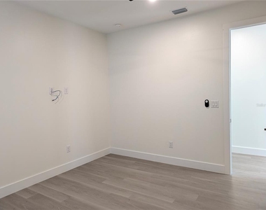 174 Madrid Boulevard - Photo Thumbnail 13