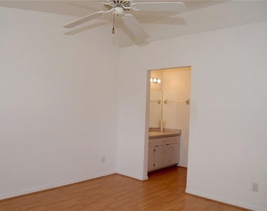1512 Rio De Janeiro Avenue - Photo Thumbnail 14