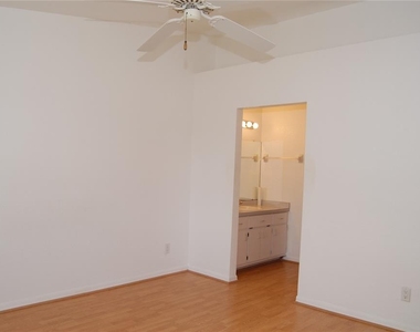 1512 Rio De Janeiro Avenue - Photo Thumbnail 15