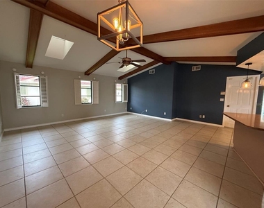 523 Toulouse Drive - Photo Thumbnail 9