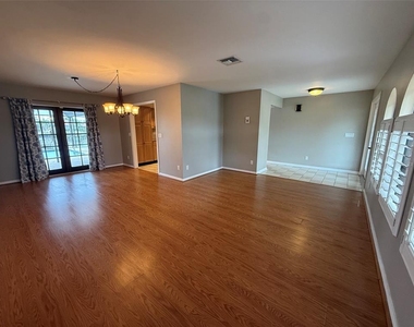 523 Toulouse Drive - Photo Thumbnail 3
