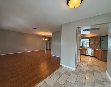 523 Toulouse Drive - Photo Thumbnail 2