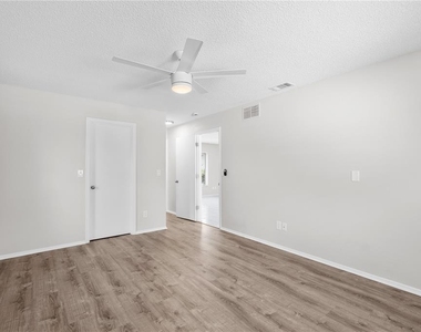 10260 Deerwood Avenue - Photo Thumbnail 18