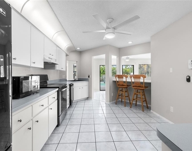 10260 Deerwood Avenue - Photo Thumbnail 2