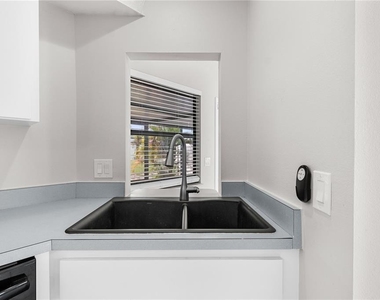10260 Deerwood Avenue - Photo Thumbnail 6