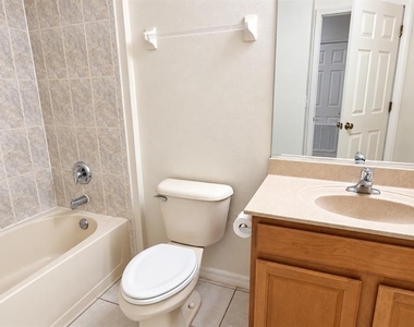 3554 Parkridge Circle - Photo Thumbnail 13