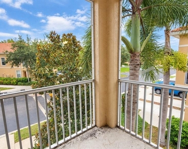 3554 Parkridge Circle - Photo Thumbnail 2
