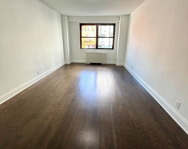   East 87 Street - Photo Thumbnail 5