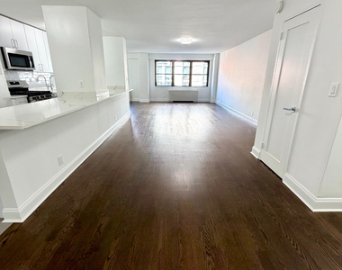   East 87 Street - Photo Thumbnail 1