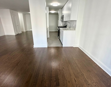   East 87 Street - Photo Thumbnail 3
