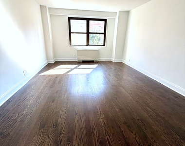   East 87 Street - Photo Thumbnail 4