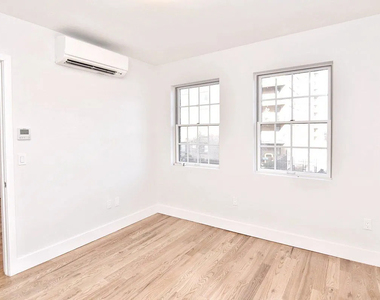 10 West 132nd Street - Photo Thumbnail 3