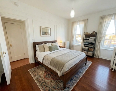Grant Avenue - Photo Thumbnail 4