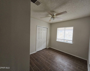 11646 Edward James Avenue - Photo Thumbnail 10