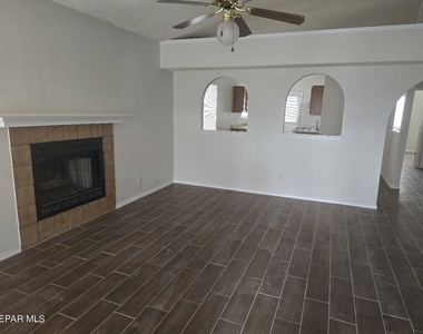 11646 Edward James Avenue - Photo Thumbnail 2