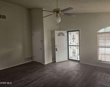 11646 Edward James Avenue - Photo Thumbnail 3