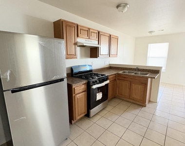 2524 Porter Avenue - Photo Thumbnail 6
