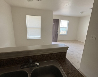 2524 Porter Avenue - Photo Thumbnail 7