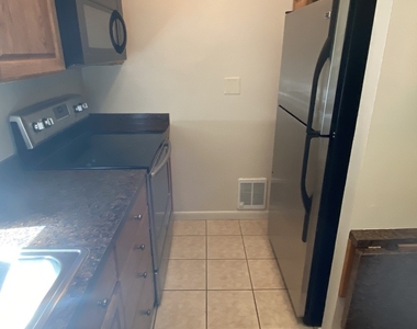 1646 Farmington Avenue - Photo Thumbnail 16