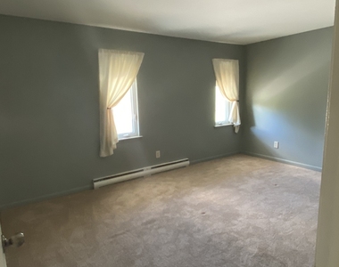 1646 Farmington Avenue - Photo Thumbnail 10