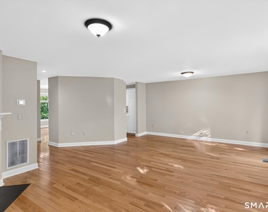 7 Essex Court - Photo Thumbnail 7
