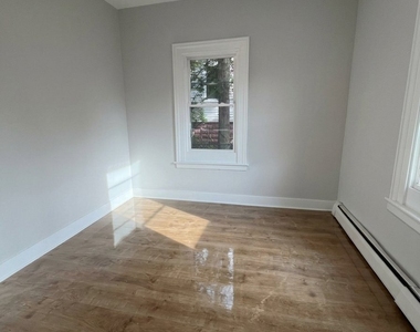 164 Curtis Street - Photo Thumbnail 4