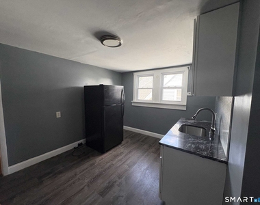 319 Sherman Avenue - Photo Thumbnail 4