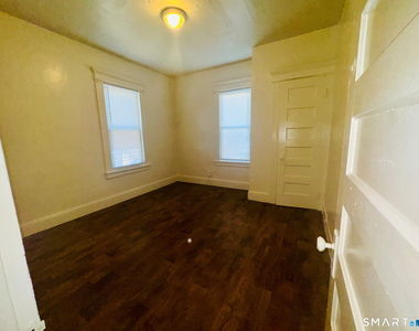 962 Howard Avenue - Photo Thumbnail 5
