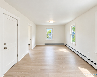 31 Mountain Street - Photo Thumbnail 5