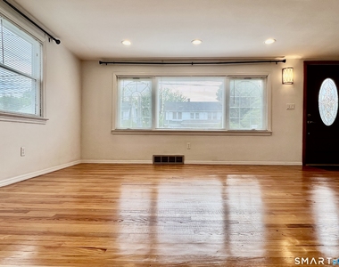 140 1/2 Stuart Avenue - Photo Thumbnail 2