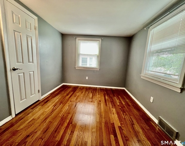 140 1/2 Stuart Avenue - Photo Thumbnail 6