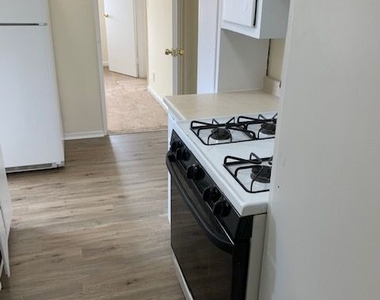 39 Glenbrook Road - Photo Thumbnail 6