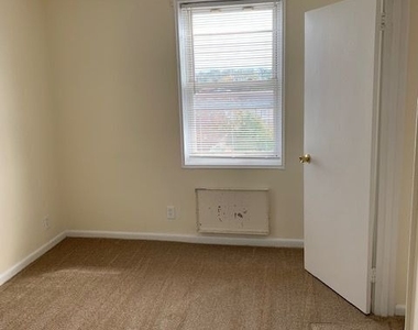 39 Glenbrook Road - Photo Thumbnail 4