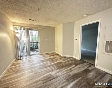 100 Glenbrook Road - Photo Thumbnail 8