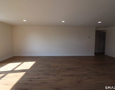 374 Main Street - Photo Thumbnail 4