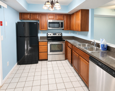 10 Manorwood Drive - Photo Thumbnail 4