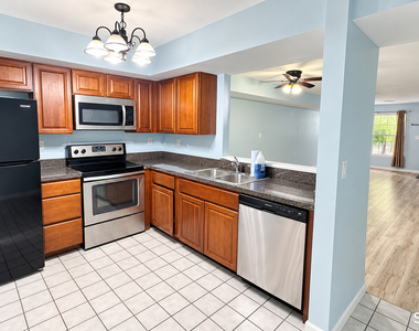 10 Manorwood Drive - Photo Thumbnail 3