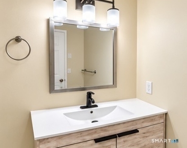 10 Manorwood Drive - Photo Thumbnail 10