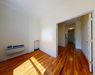East 83rd Street - Photo Thumbnail 3