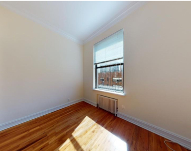 East 83rd Street - Photo Thumbnail 4