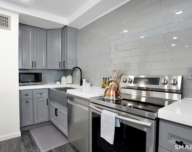 44 Strawberry Hill Avenue - Photo Thumbnail 3