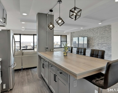 44 Strawberry Hill Avenue - Photo Thumbnail 2