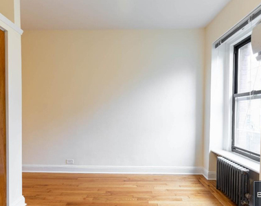East  83rd Street - Photo Thumbnail 3