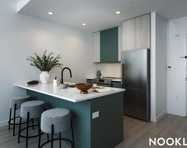 138 Bruckner Boulevard - Photo Thumbnail 2