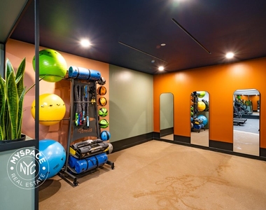527 Grand Avenue - Photo Thumbnail 10