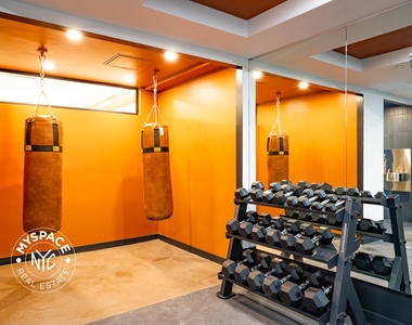 527 Grand Avenue - Photo Thumbnail 11