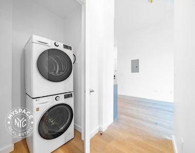 527 Grand Avenue - Photo Thumbnail 6