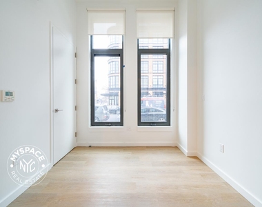 527 Grand Avenue - Photo Thumbnail 4