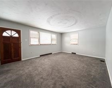 6 Logan Ave - Photo Thumbnail 2