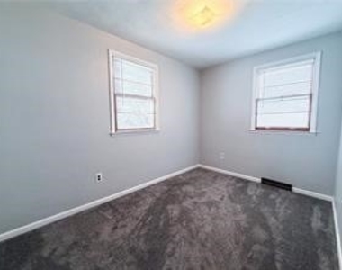 6 Logan Ave - Photo Thumbnail 13